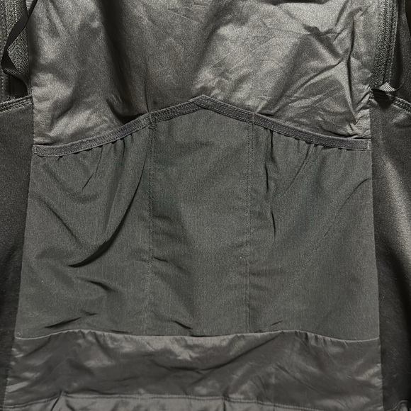 ASICS Winter Run Black Jacket - Picture 12 of 13